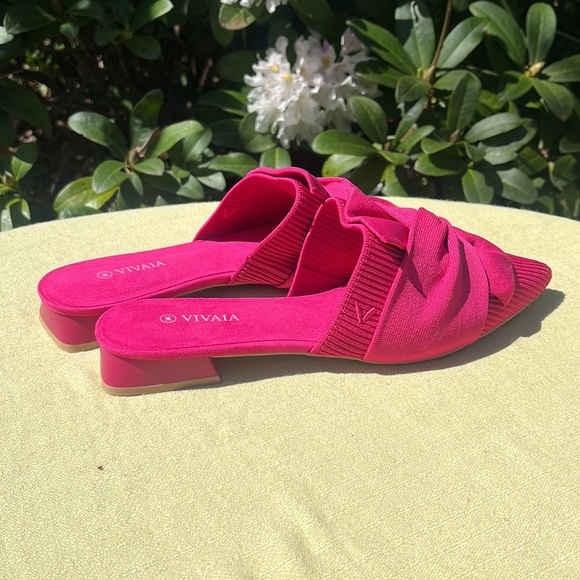 NWOT Vivaia size 39 Yaffa pointy toe slides in hot pink (Pitaya). - Picture 9 of 9